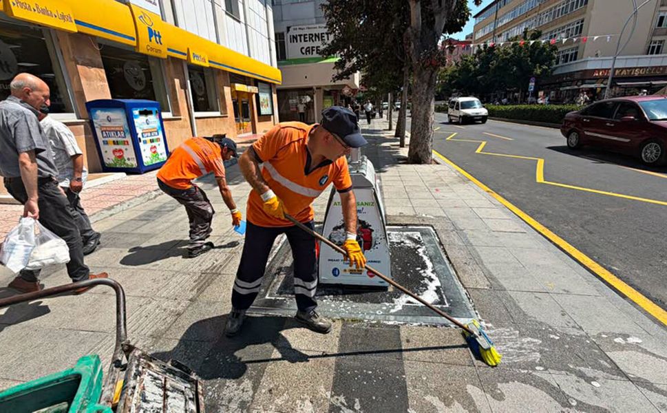 Belediye yer altı çöp konteynerlerinin bakım ve temizliğini sürdürüyor