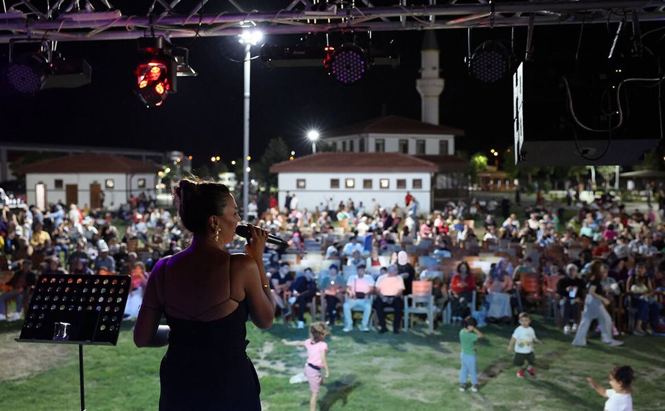 Osmancık’ta açık hava konserleri Deniz Soydan ile sona erdi