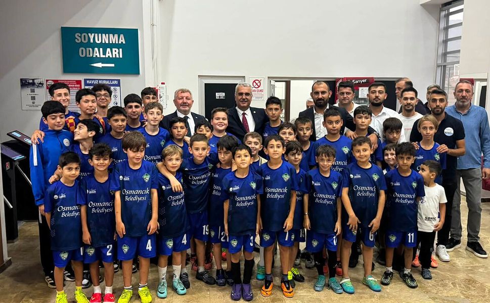 Ahlatcı, Osmancık Yüzme Havuzu ve Spor Kompleksi’ni ziyaret etti