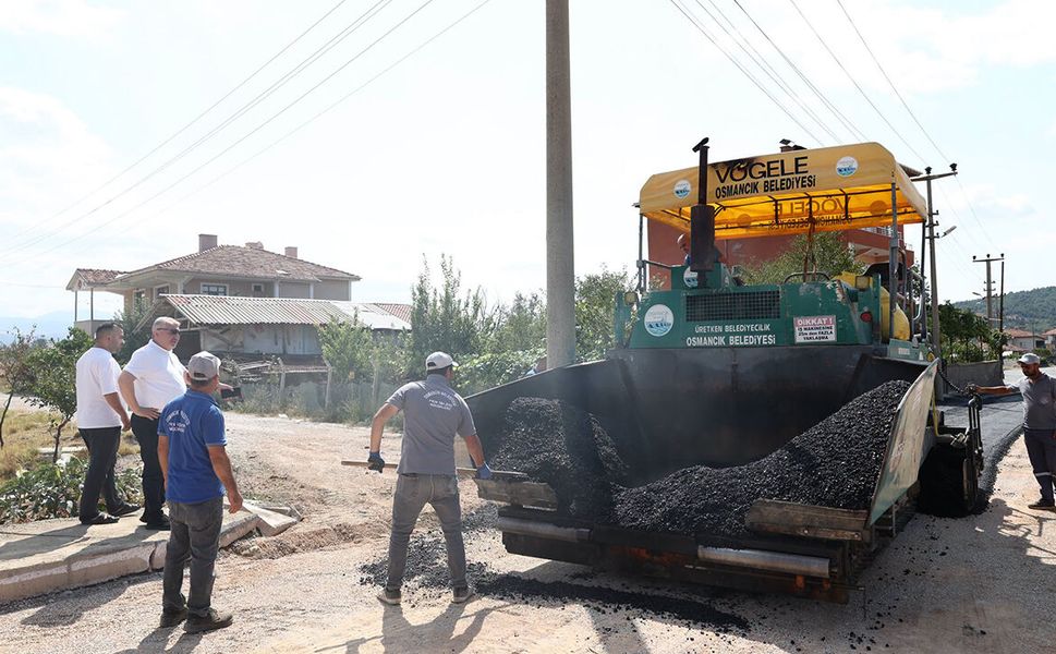 Asfalt çalışmalarını inceledi: Çalışmalar hakkında bilgi aldı