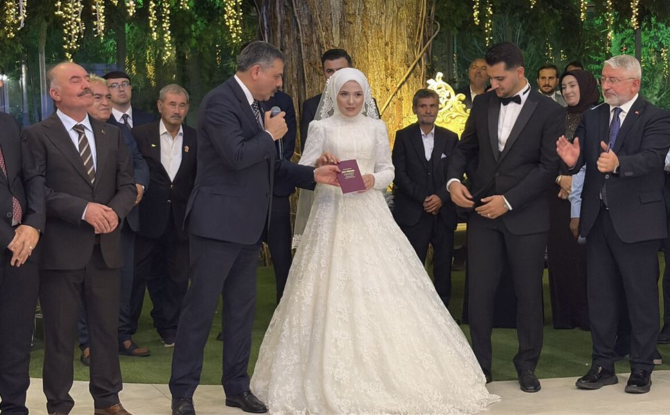 Bakan Çiftçi’den Çorum’daki düğünde “3 çocuk” mesajı