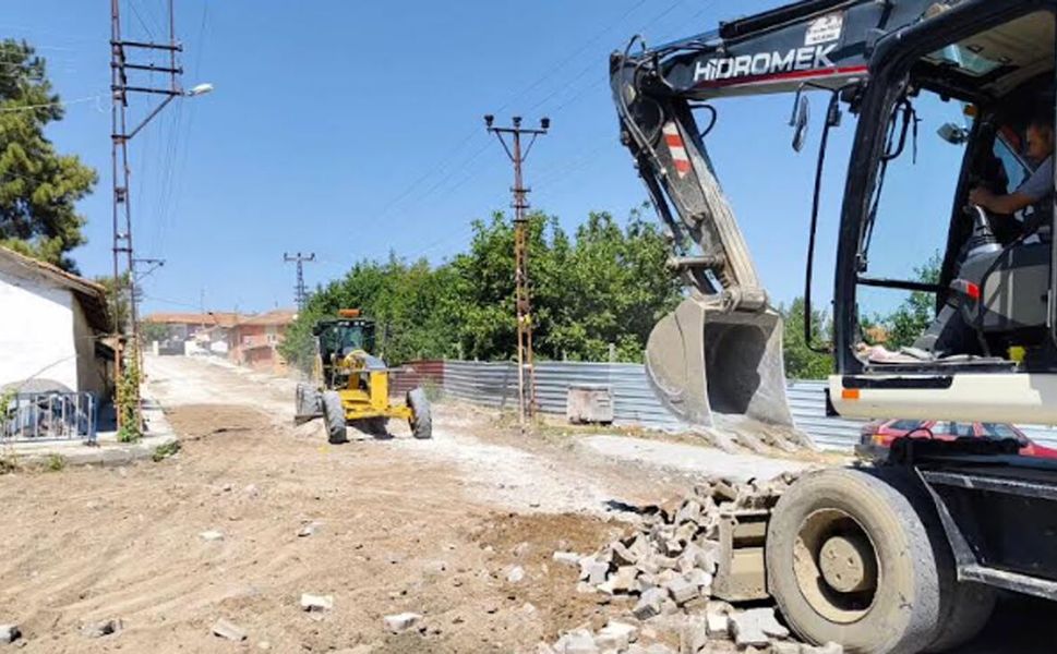 İsmetpaşa Mahallesi Savak Yolu’nda sıcak asfalt hazırlığı başladı