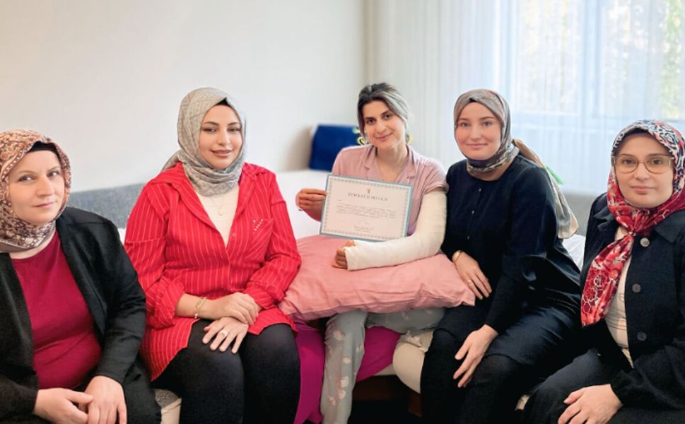 AK Parti İskilip Kadın Kolları’ndan Sevda Siyakuş’a geçmiş olsun ziyareti