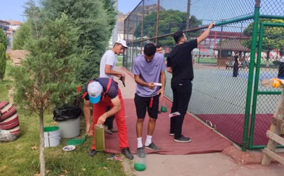 Osmancık’taki spor tesislerinde bakım ve yenileme çalışması