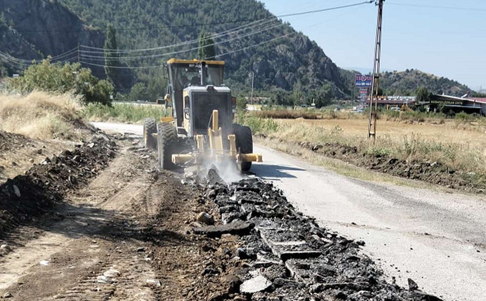 Yeni Danişment Köyü’nde  bağlantı yolu asfaltlanıyor