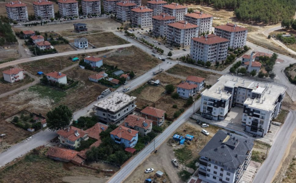 Osmancık’ta TOKİ bağlantı yolları ve Kent Ormanı girişine asfalt