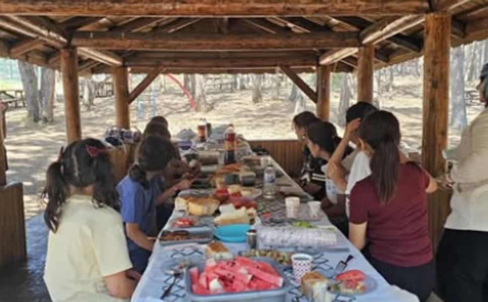 ÇEKOM’daki çocuklar Çatak Tabiat Parkı’nda piknik yaptı