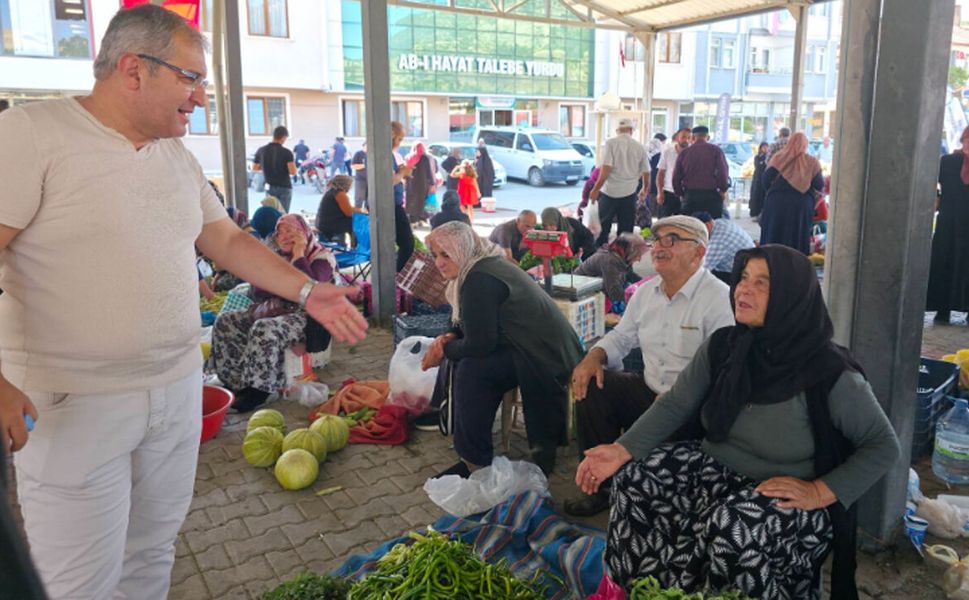 Başkan Ünlü’den Sebze Pazarı esnafına ziyaret