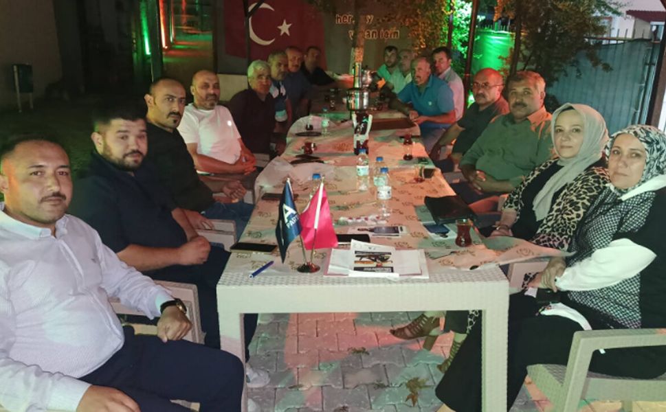 Anahtar Parti İskilip teşkilatı aylık toplantısını Temenne Parkı’nda yaptı