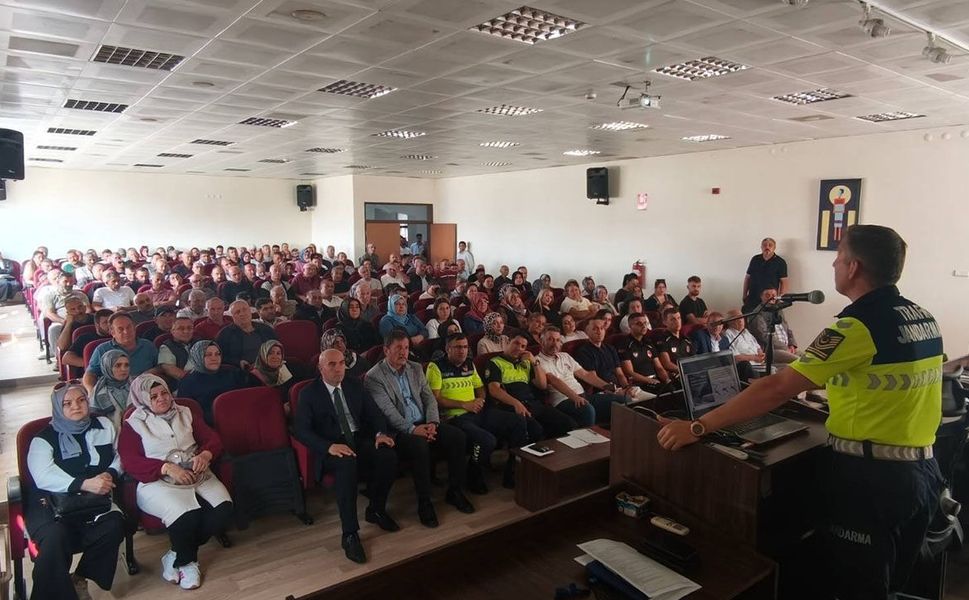 227 okul servis şoförü ve rehber personele trafik eğitimi