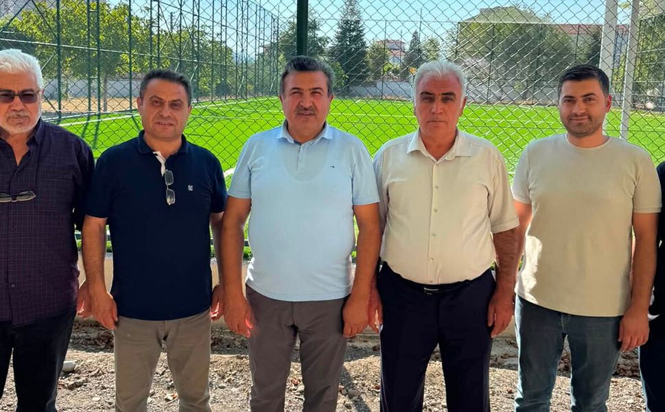 Osmancık’ta iki okul yeni halı sahaya kavuştu