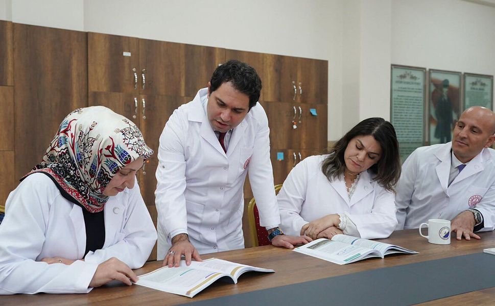 Öğretmen önlüklerine yeni standart geliyor