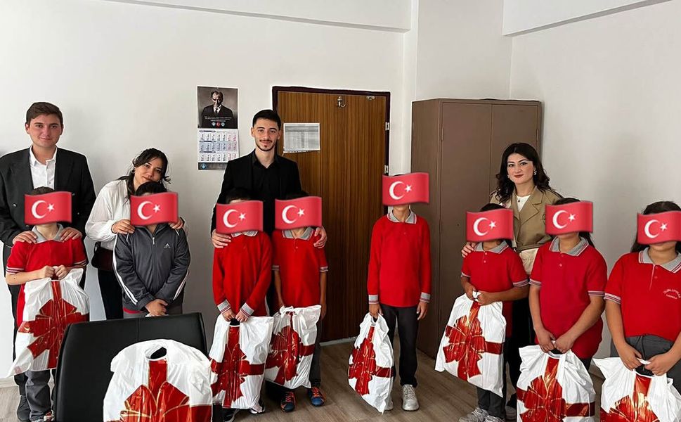 Ülkü Ocakları’ndan öğrencilere kırtasiye desteği