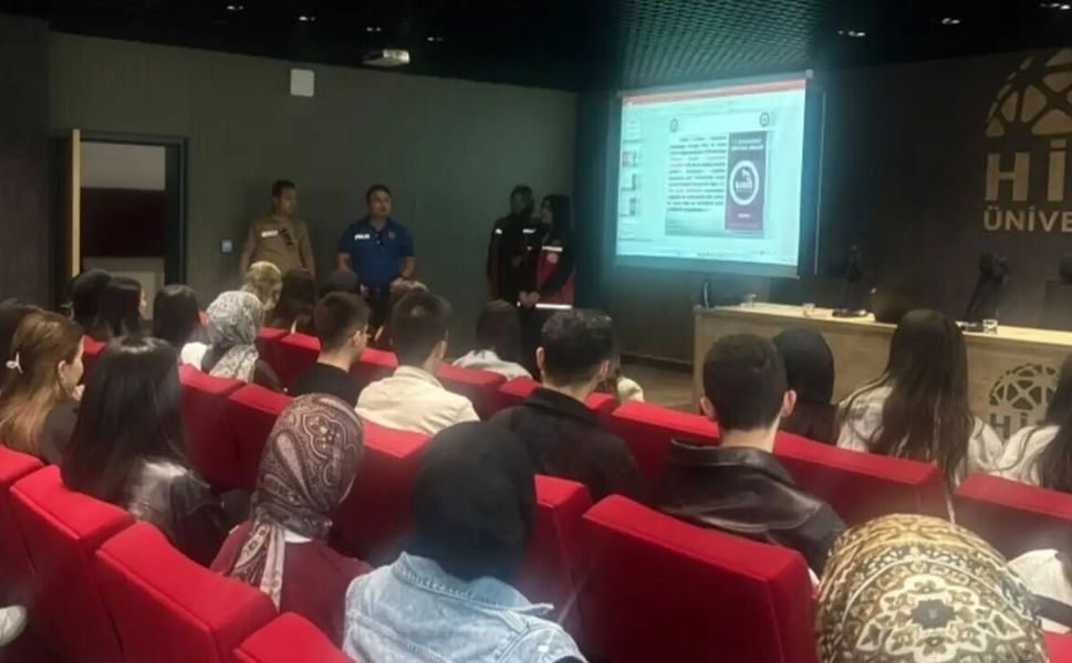 Hitit Üniversitesi öğrencilerine iletişim ve şiddet farkındalığı eğitimi