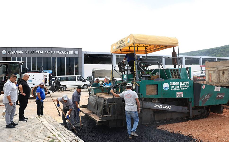 Osmancık’ta Kapalı Pazar Yeri önünde sıcak asfalt çalışması başladı