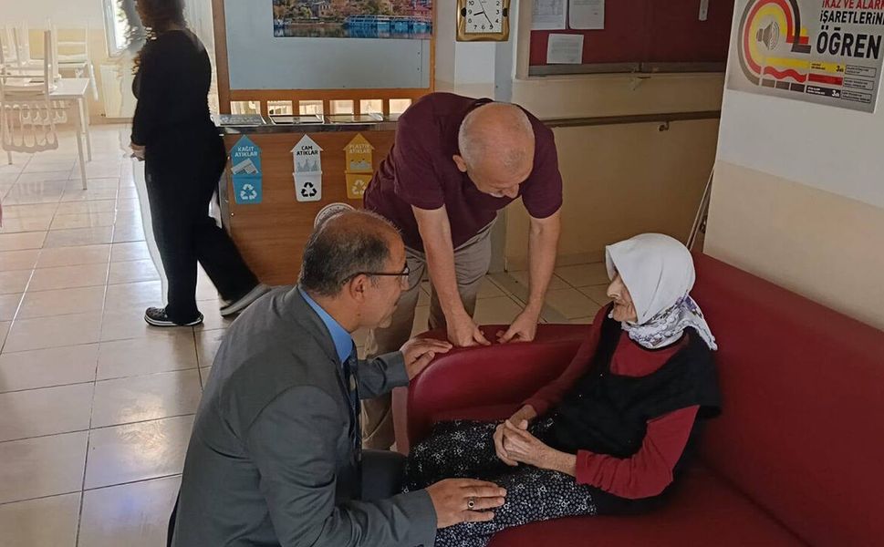 Sahit Aydın huzurevindeki çalışmaları yerinde inceledi