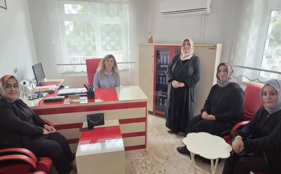 AK Parti Alaca Kadın Kolları’ndan okullara ziyaret