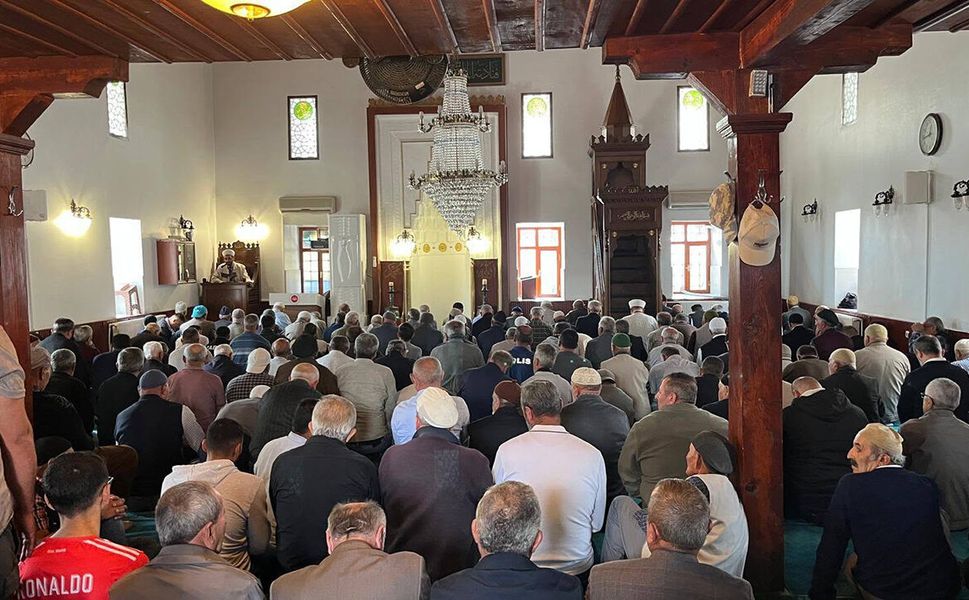 Alaca Müftüsü Önder Arık Eski Camii’nde vatandaşlarla buluştu