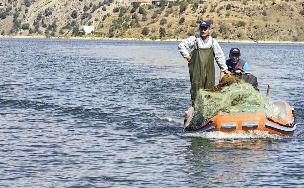 Obruk Baraj Gölü’nde 7 bin 900 metre yasak misina ağ ele geçirildi
