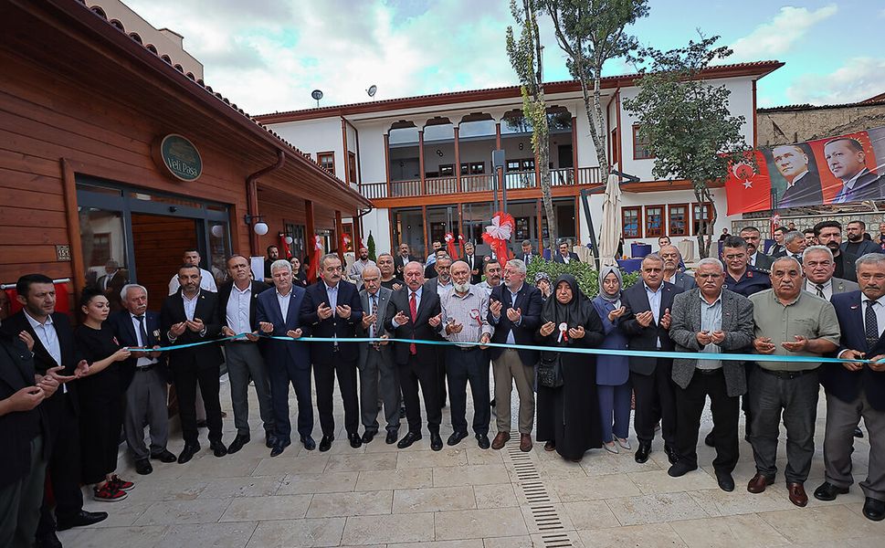 Çorum Belediyesince restore edilen İkiz Konak Otel hizmete açıldı