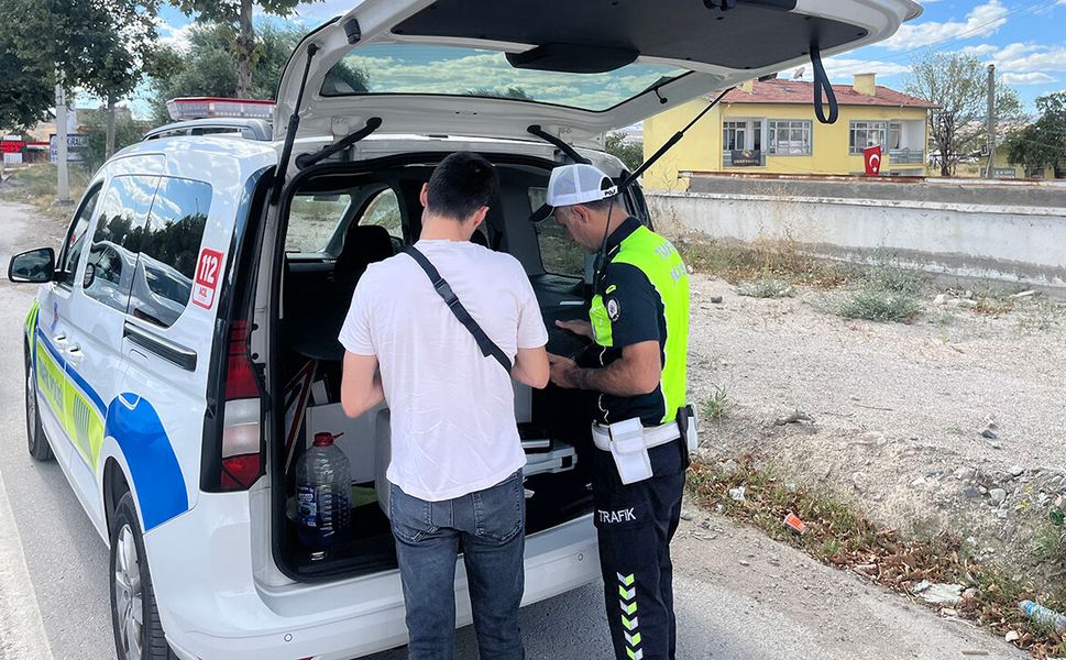 Çorum İnönü Caddesi’nde kırmızı ışıkta geçen yandı: Dronlu avda 20 sürücüye ne kadar ceza kesildi?