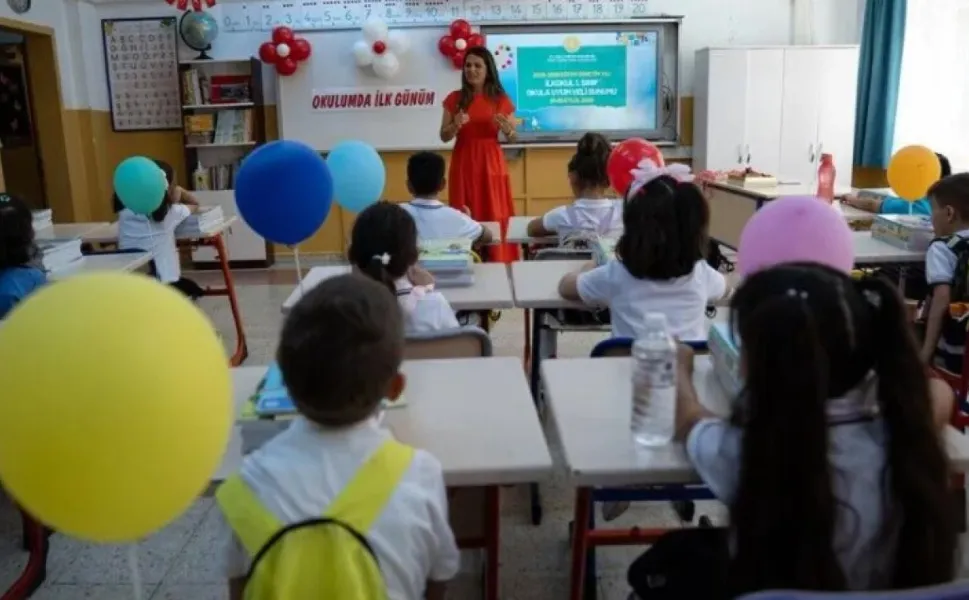Milyonlarca öğrenci için ilk ders zili çaldı: Okullarda Uyum Haftası heyecanı