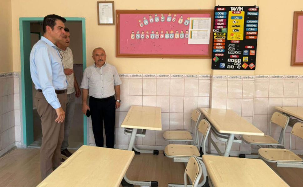 Kaymakam Köksal okullardaki hazırlıkları inceledi