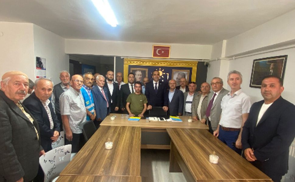 İYİ Parti Çorum’da yeni üyelere rozet takıldı