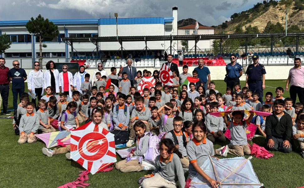 Uğurludağ’da gökyüzü Filistinli çocuklar için renklendi