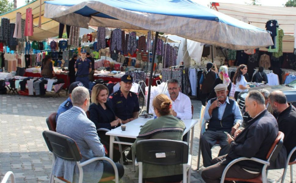 Kaymakam Nayman pazar esnafı ve vatandaşlarla buluştu