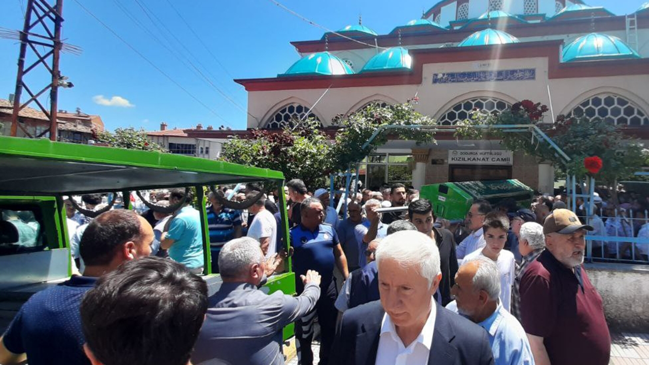 Anayasa Mahkemesi Üyesi Kenan Yaşar'ın kayınpederi toprağa verildi