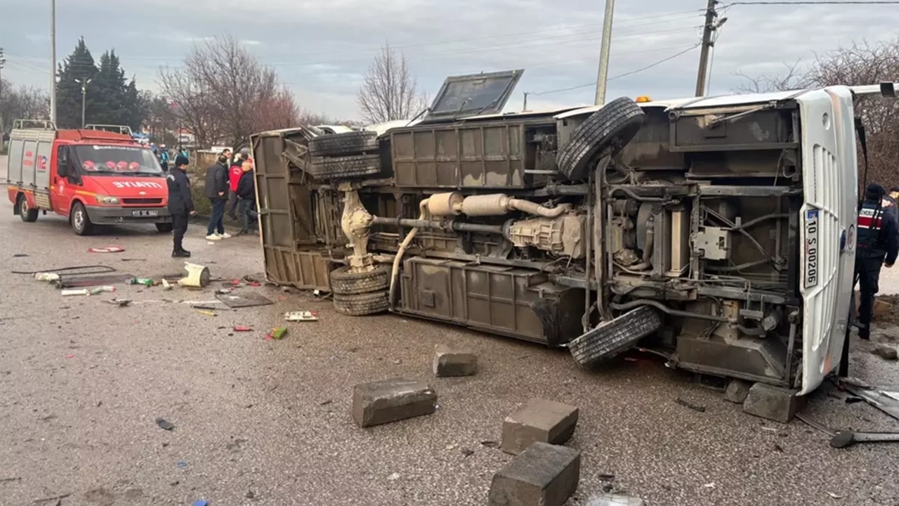 Balikesir De Ogrenci Servisi Tirla Carpisti