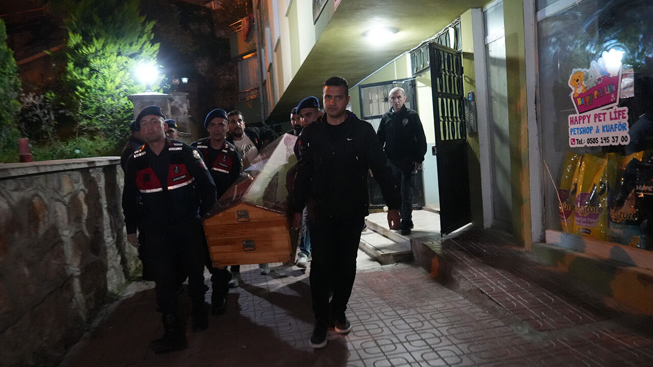 Boşanma Aşamasındaki Eşini Öldüren Polis Memuru, Ağırlaştırılmış Müebbet Hapis Cezasına Çarptırıldı 5