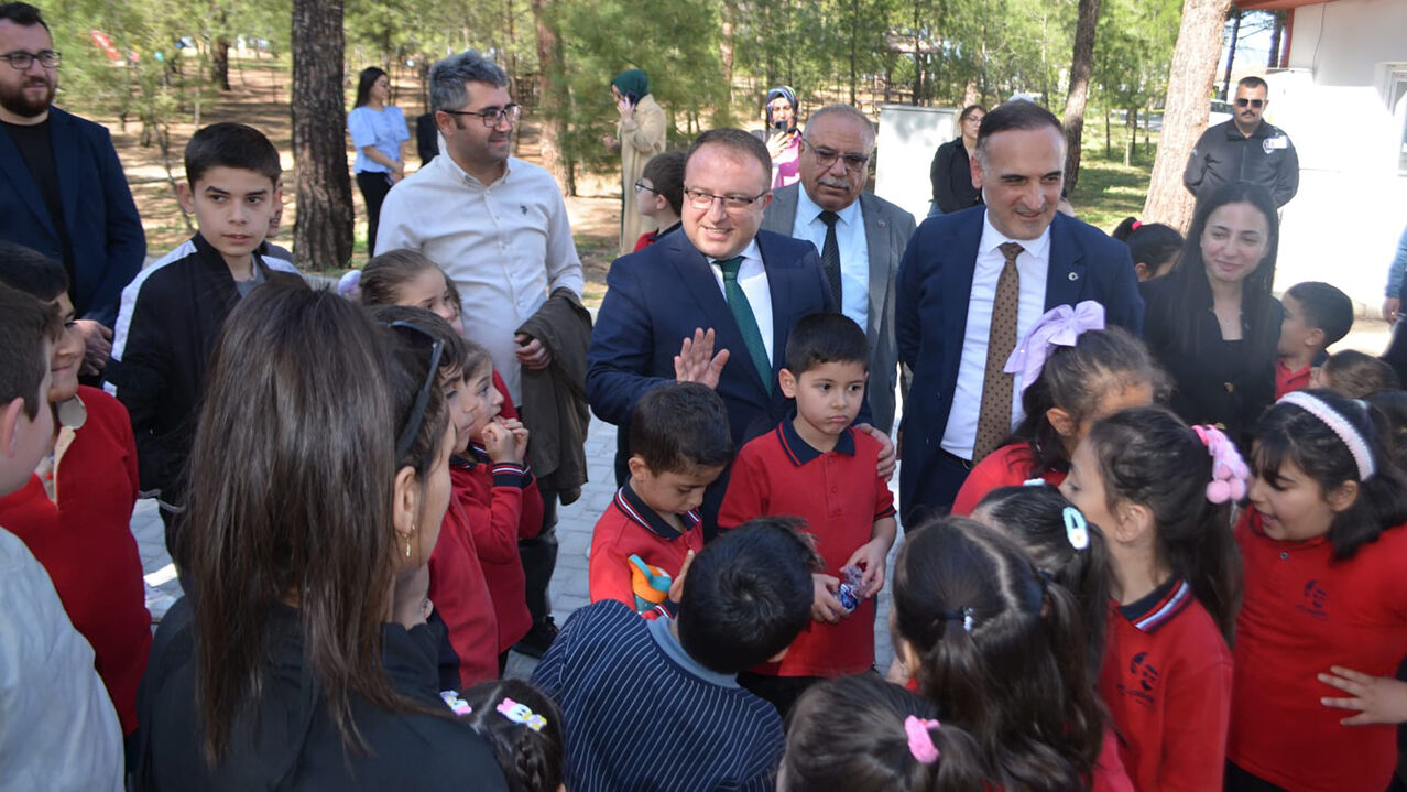 Çorum'da Recep Tayyip Erdoğan Millet Bahçesi'ne Kütüphane Açıldı 3