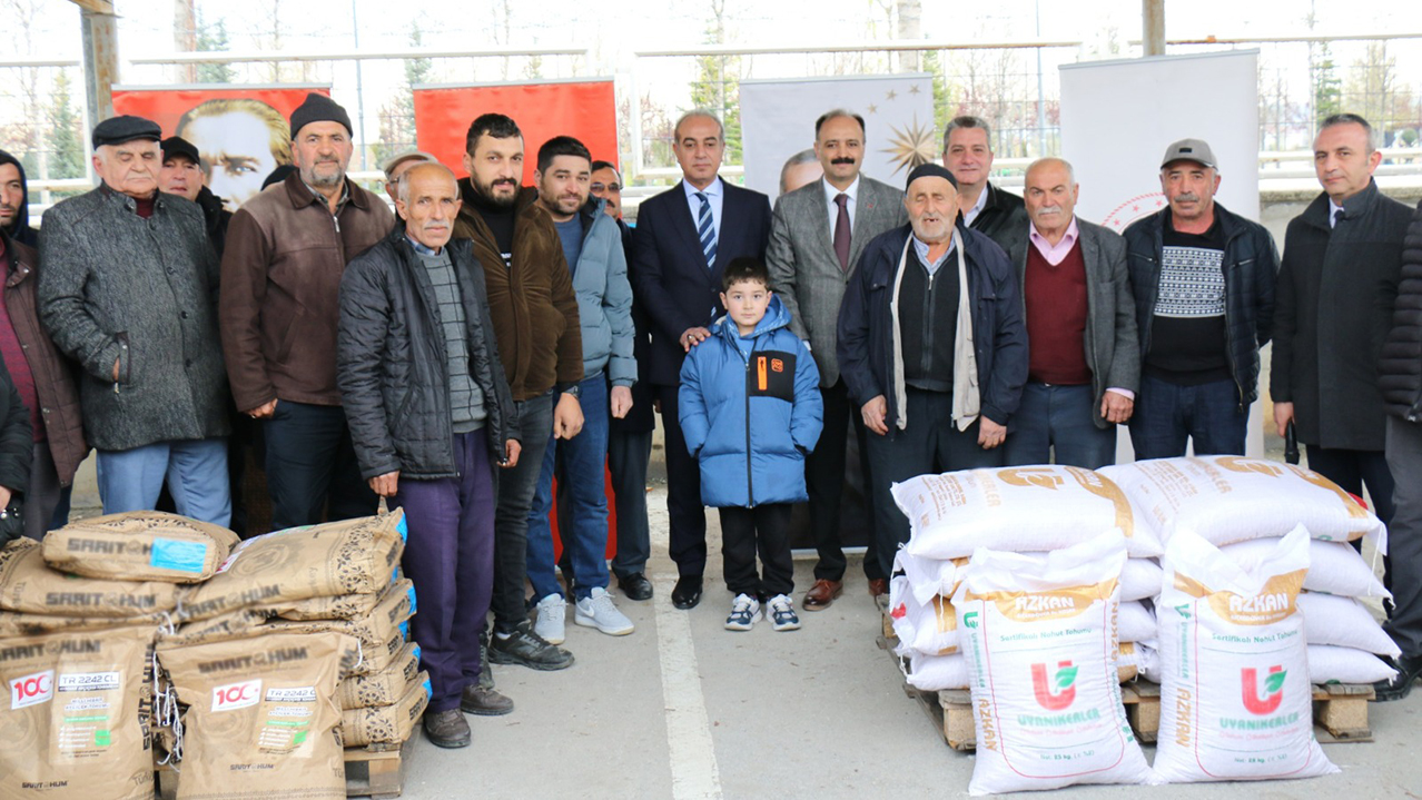 Çorumlu Çiftçiye Nohut Ve Ayçiçeği Tohumu Dağıtıldı 2