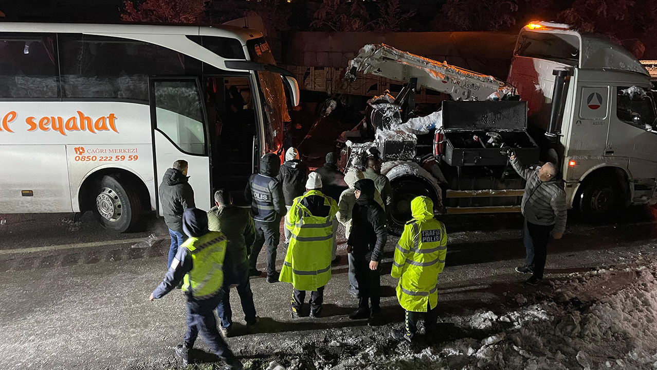 Samsun Ankara Yolunda Feci Kaza Otobüs Ile Tır Çarpıştı, 5 Yaralı 3