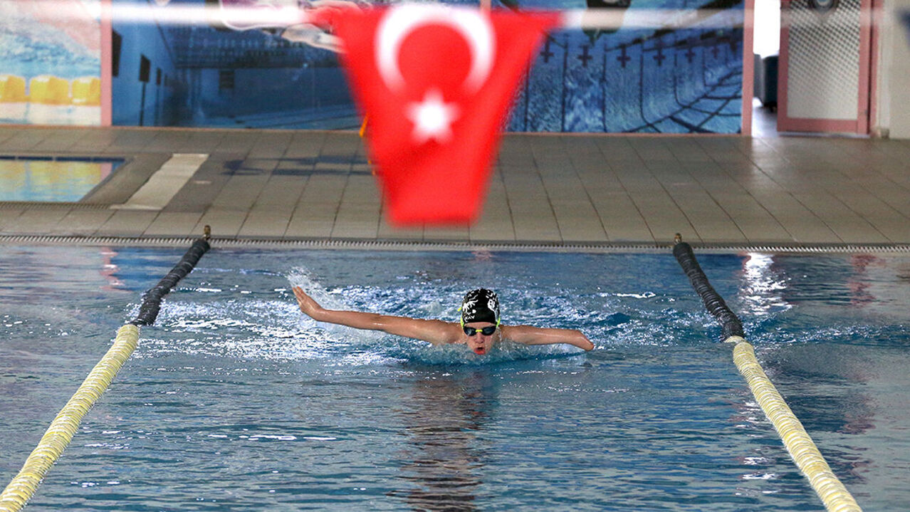 Tek Eliyle 3 Madalya Kazandi 2