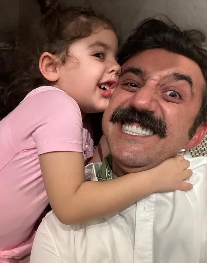 0X0 Arap Kadrinin Tarzani Necip Memilinin Kucuk Kizi Babasinin Kopyasi Cikti 1747308732923
