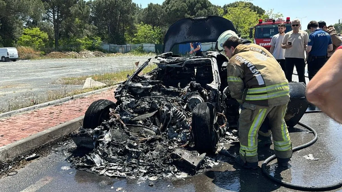 Beşiktaş Başkanı Serdal Adalı’nın Oğluna Ait 20 Milyon Tl’lik Ferrari Alev Alev Yandı 2