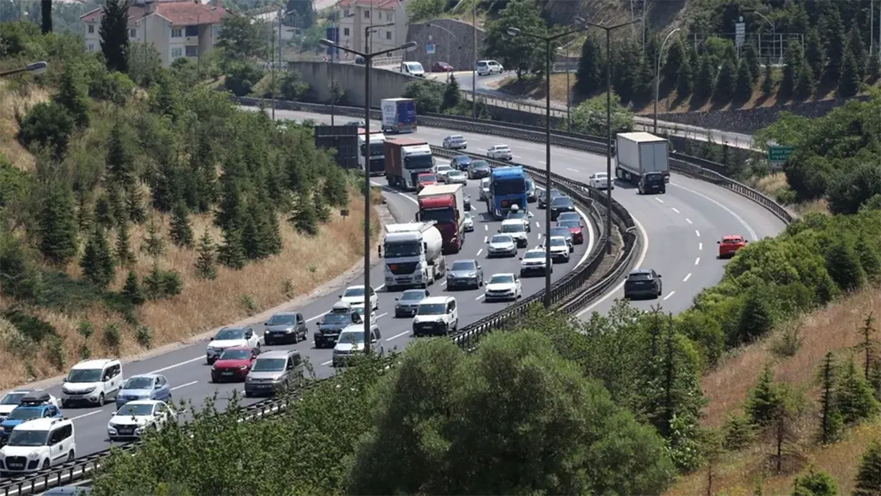 Bayram Sonrası Trafik Yoğunluğu Arttı İstanbul Girişinde Uzun Kuyruklar 2