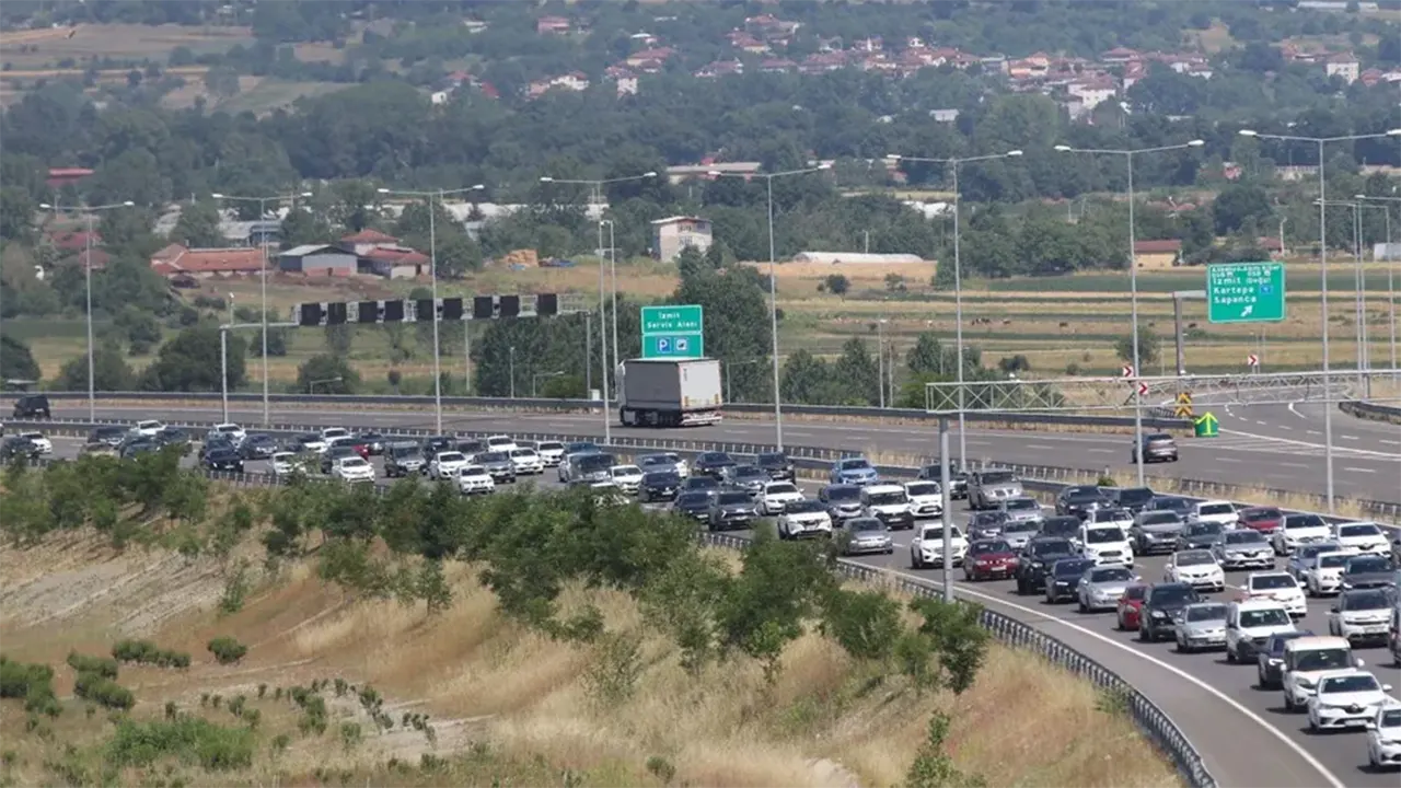 Bayram Sonrası Trafik Yoğunluğu Arttı İstanbul Girişinde Uzun Kuyruklar 3