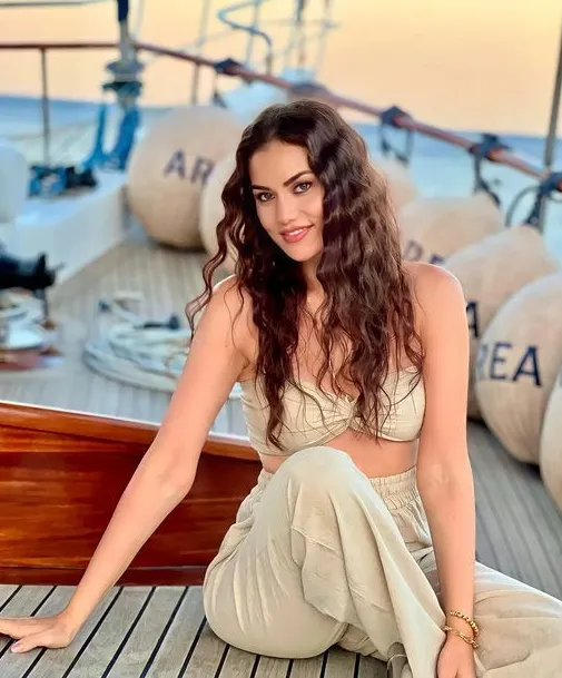 Fahriye Evcen 5