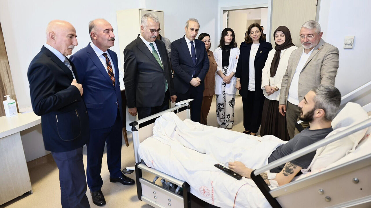 Hastane personelinin bayramını kutladılar