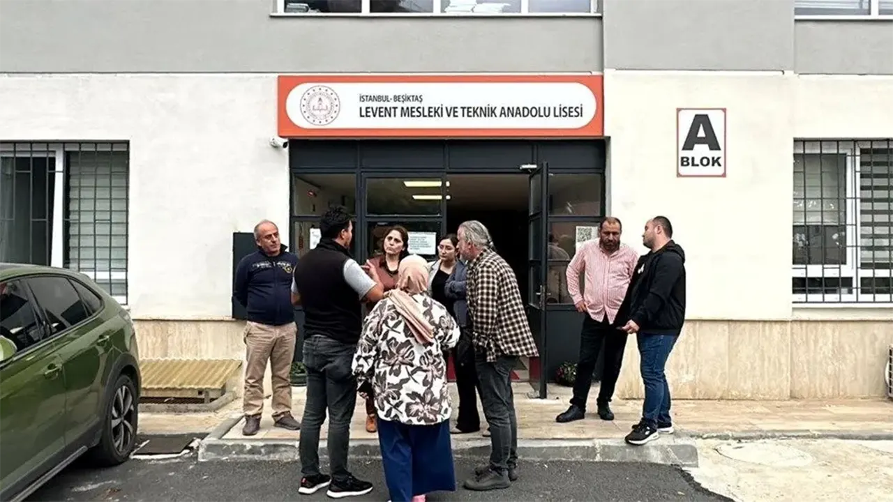 İstanbul’da Lisede Silahlı Öğretmen Dehşeti 6 Öğrenci Sınıfa Kilitlendi 2