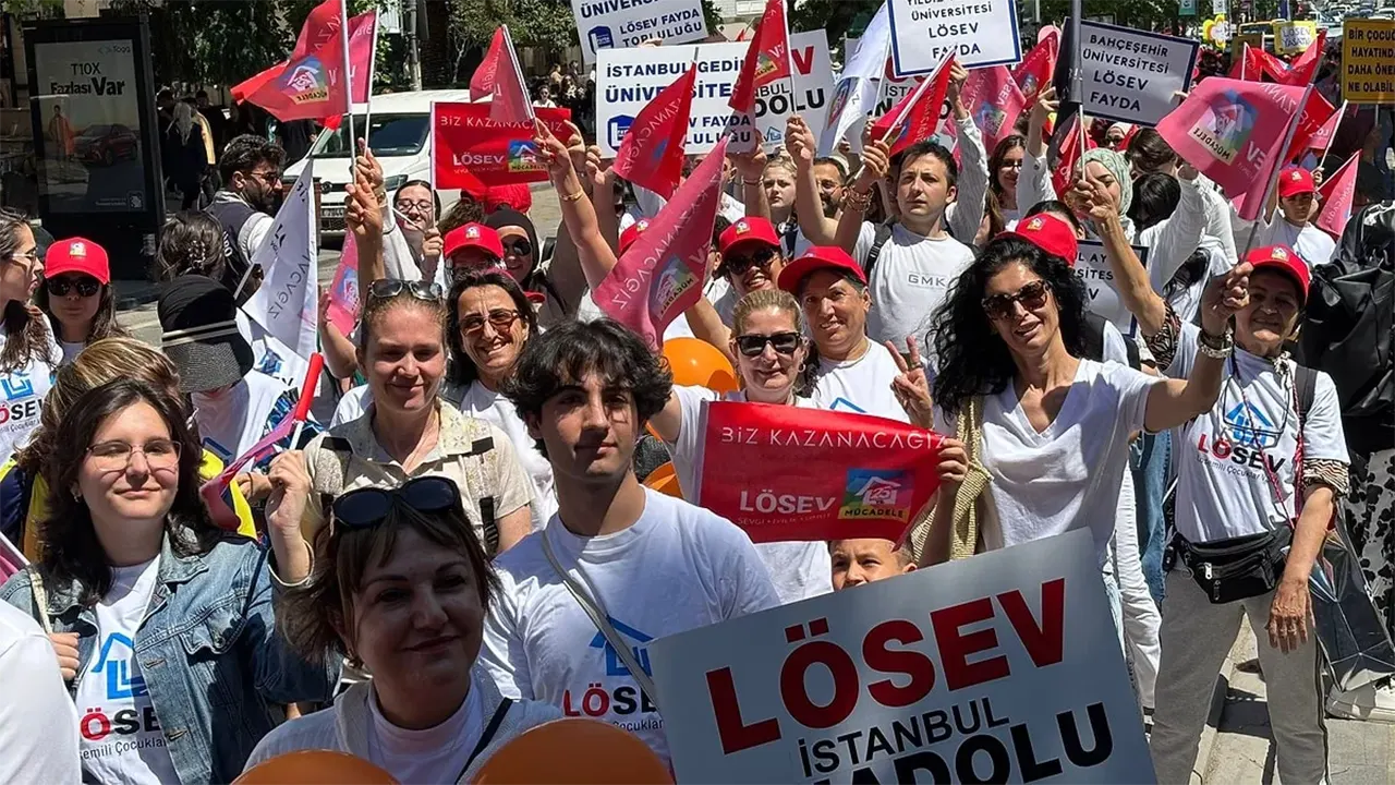 Lösev’in Kahraman Çocukları 5 Ülke Gezisiyle Dünyaya Umut Oldu 5