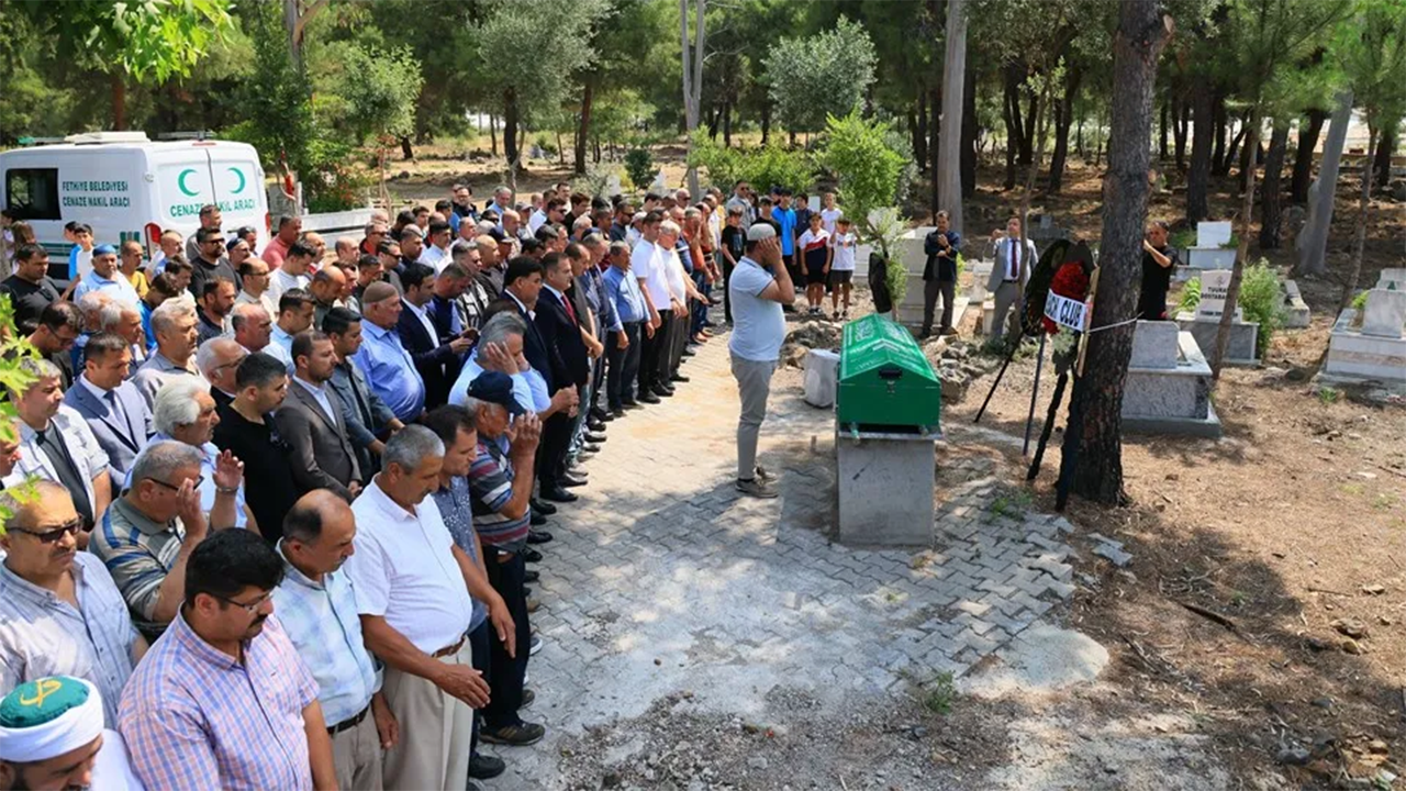 Marmaris Depremi Can Aldı 14 Yaşındaki Afranur Günlü Gözyaşlarıyla Uğurlandı