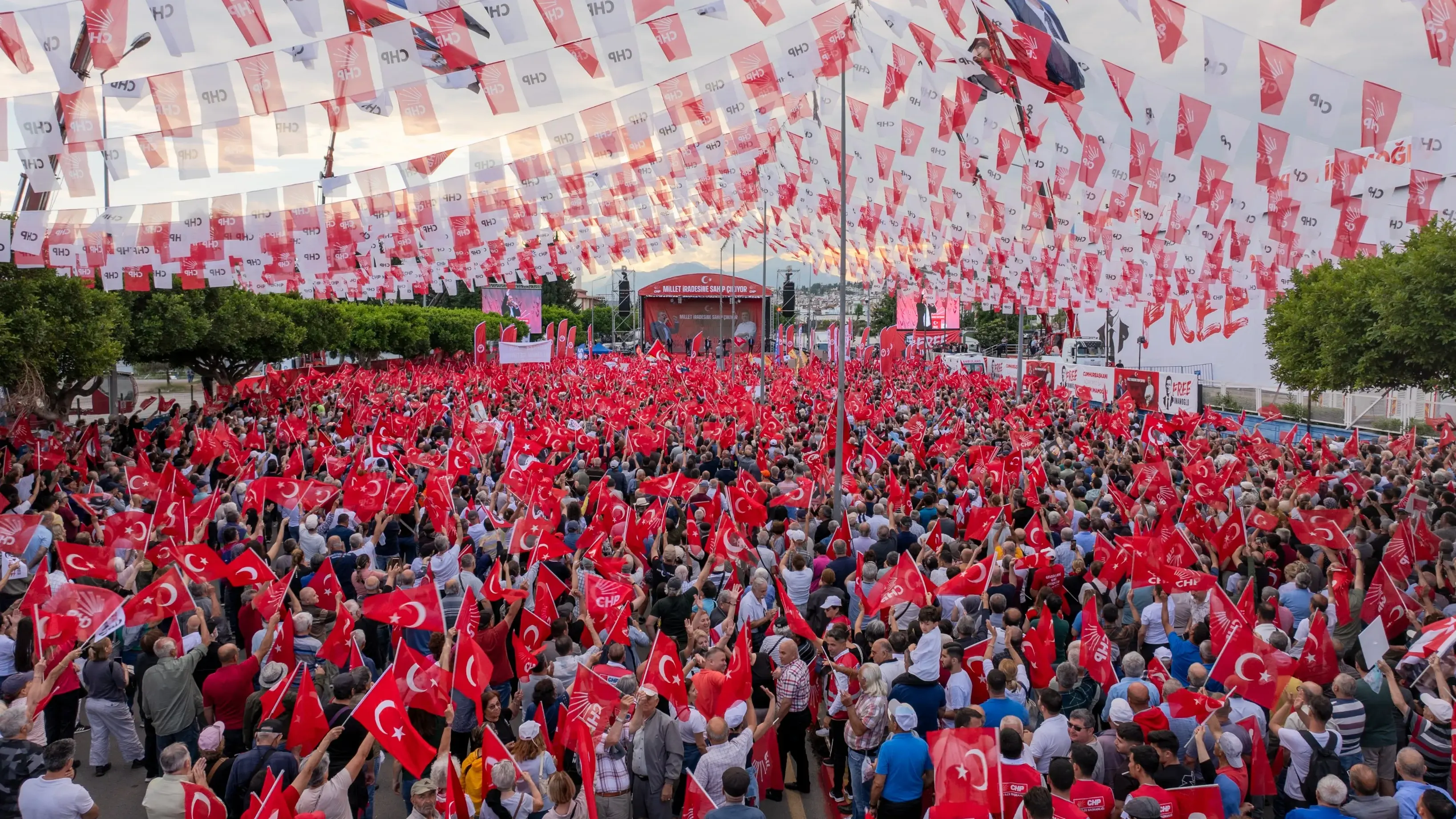 Özgür Özel’den Antalya’da Sert Mesaj “Bu Kez Yanına Bırakmayacağız Erdoğan” 2