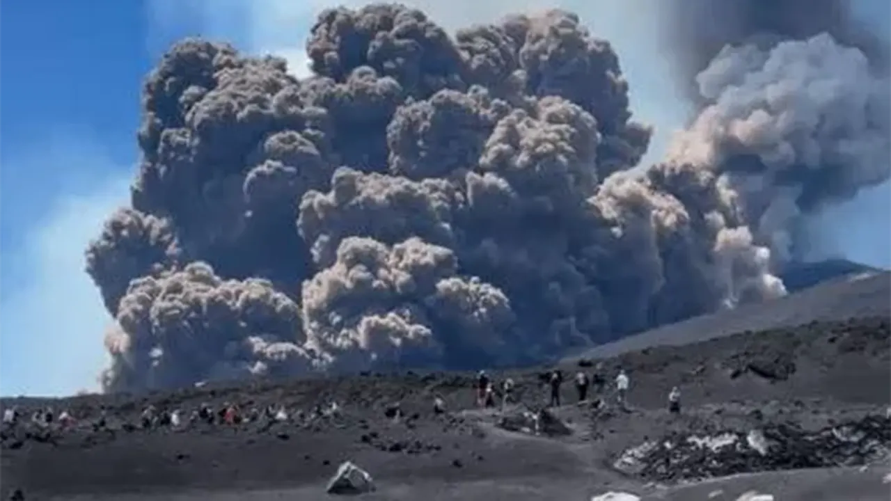 Sicilya Daki Etna Yanardagi 3