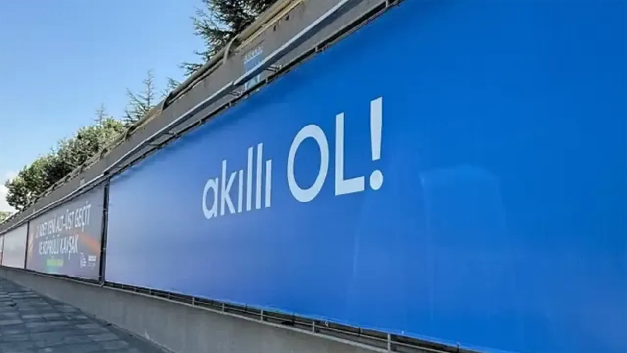 Ankara Sokaklarında Beliren “Akıllı Ol!” Afişleri Merak Uyandırdı 2