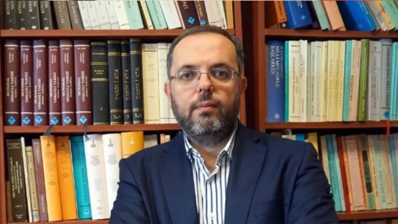 Erhan Afyoncu4